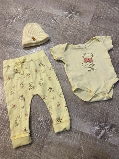 Winnie the Pooh set - Size 9-12 Months