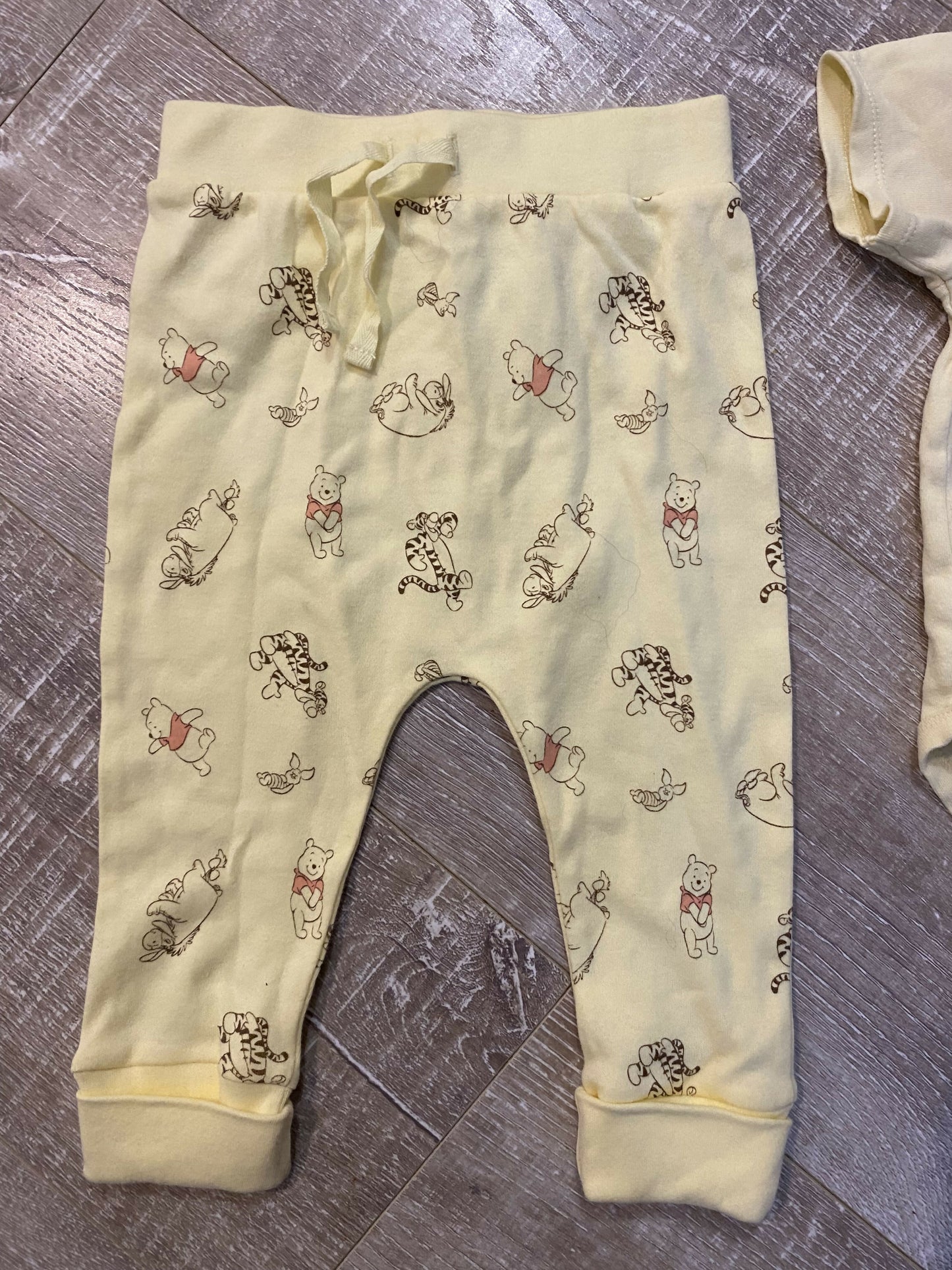 Winnie the Pooh set - Size 9-12 Months