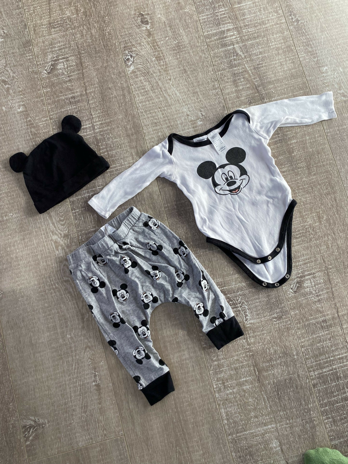 Disney baby Mickey Mouse set - Size 0